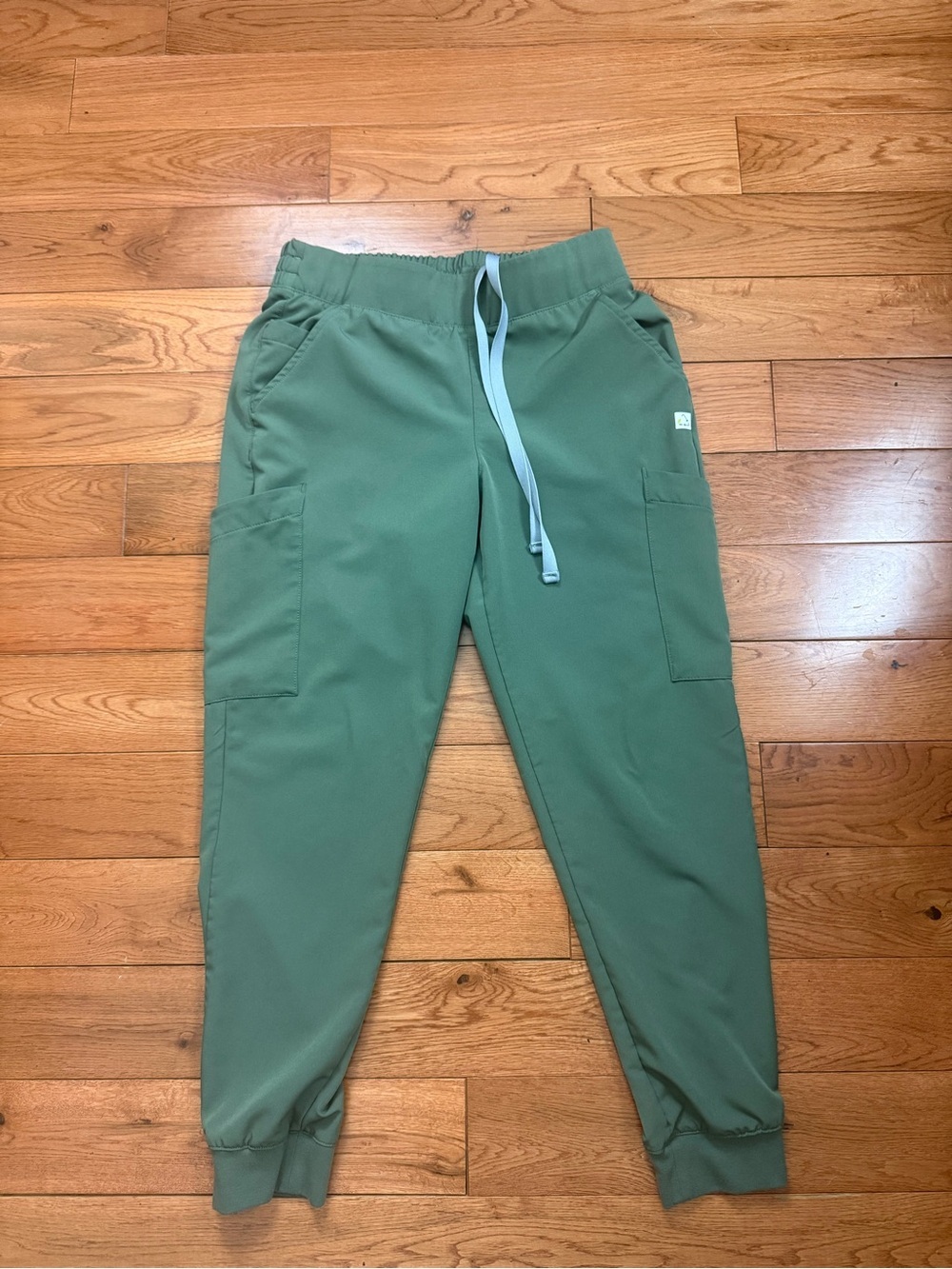 Resurge ‘Amber’ 7 Pocket Stretchy Jogger Scrubs